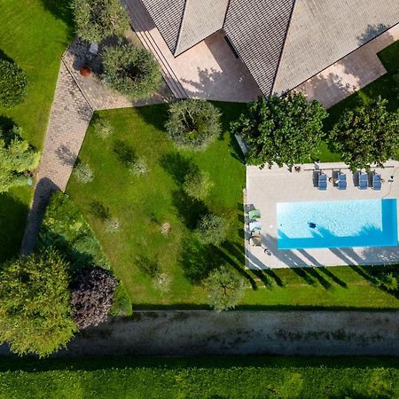 Villa Carini With 3000 Mq Garden & Heated Pool Castelnuovo del Garda Bagian luar foto
