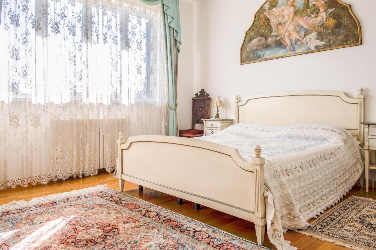 Villa Carini With 3000 Mq Garden & Heated Pool Castelnuovo del Garda Bagian luar foto