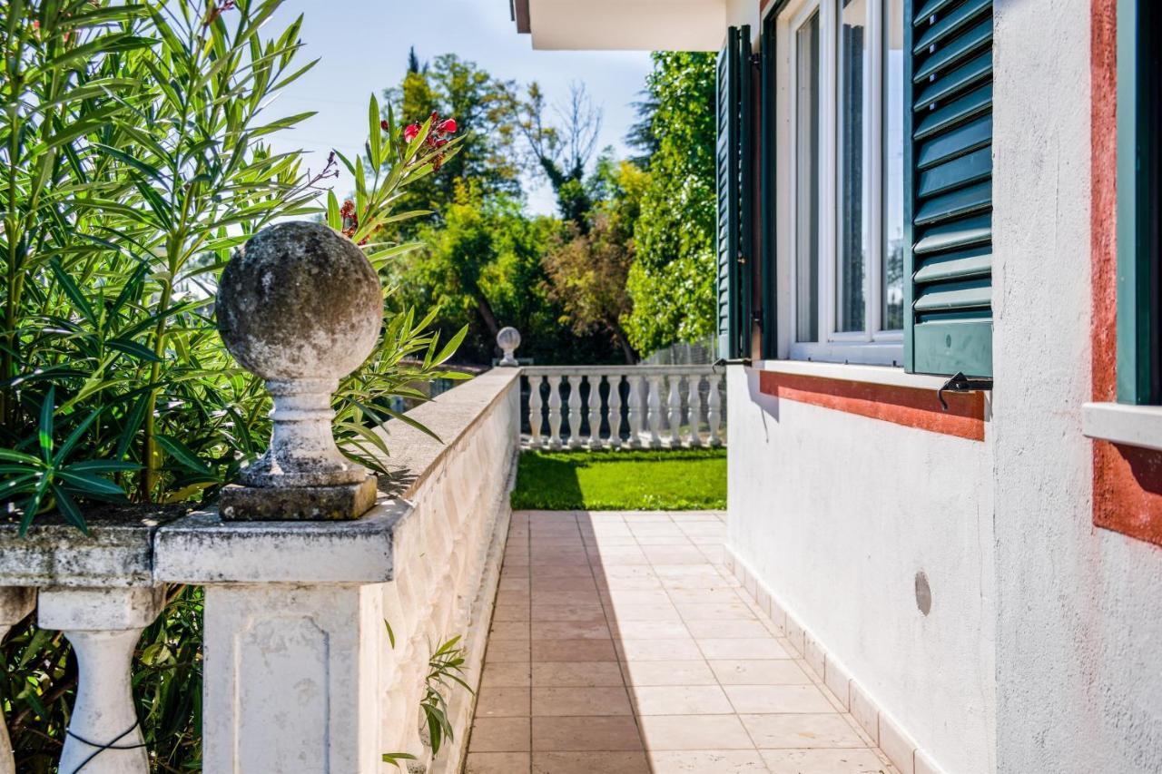 Villa Carini With 3000 Mq Garden & Heated Pool Castelnuovo del Garda Bagian luar foto