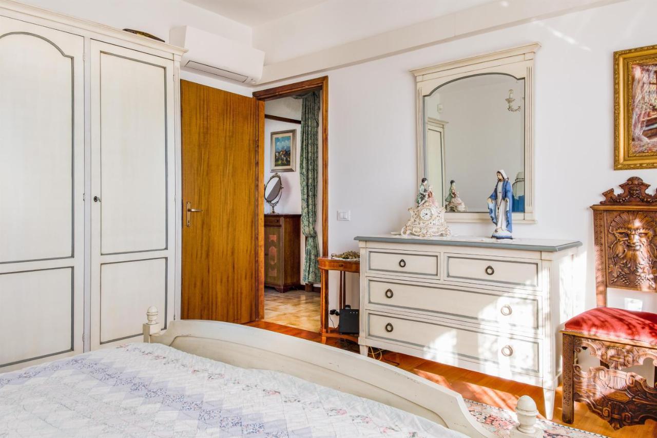 Villa Carini With 3000 Mq Garden & Heated Pool Castelnuovo del Garda Bagian luar foto