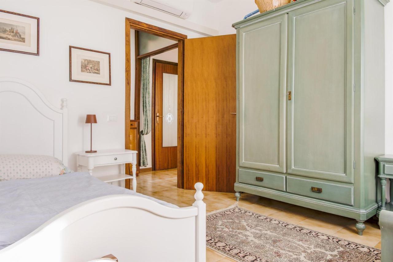 Villa Carini With 3000 Mq Garden & Heated Pool Castelnuovo del Garda Bagian luar foto