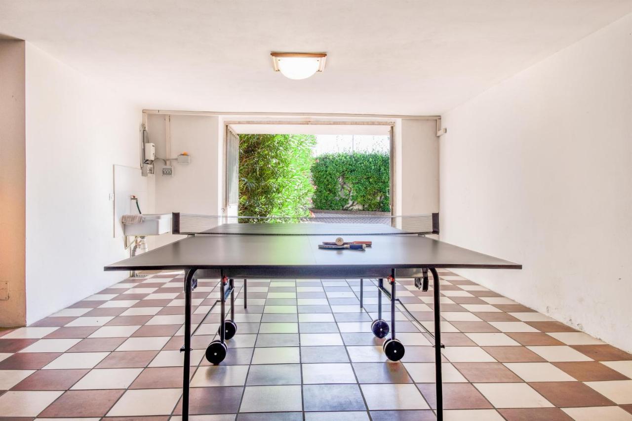 Villa Carini With 3000 Mq Garden & Heated Pool Castelnuovo del Garda Bagian luar foto