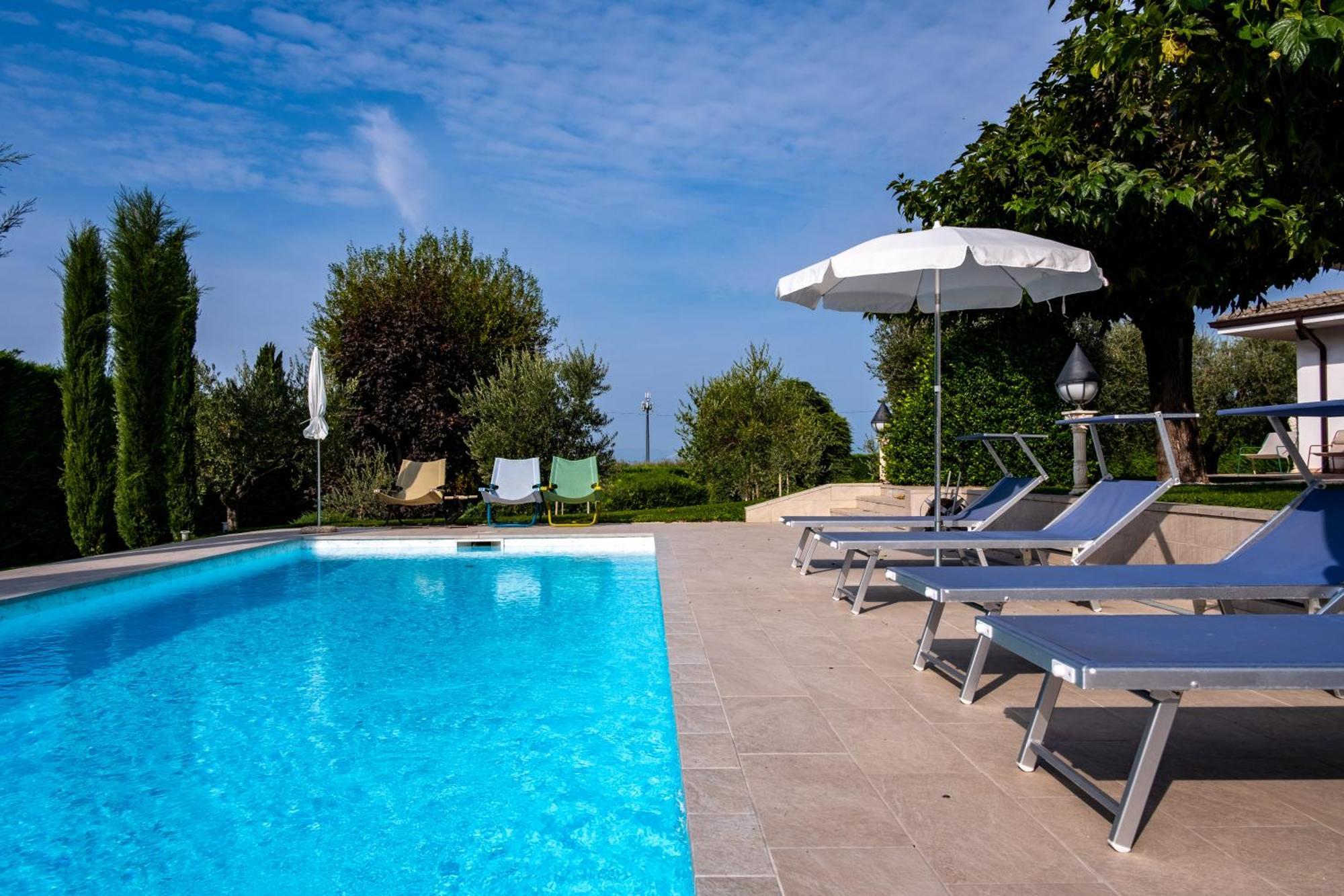 Villa Carini With 3000 Mq Garden & Heated Pool Castelnuovo del Garda Bagian luar foto