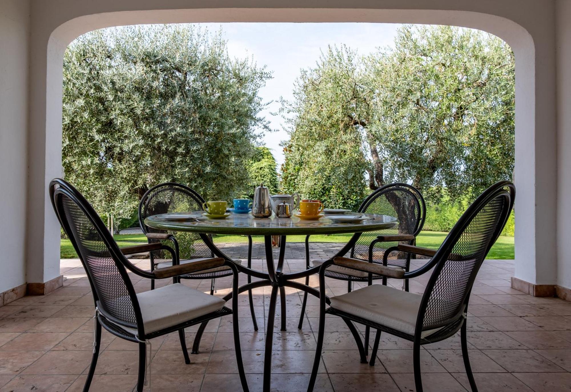 Villa Carini With 3000 Mq Garden & Heated Pool Castelnuovo del Garda Bagian luar foto
