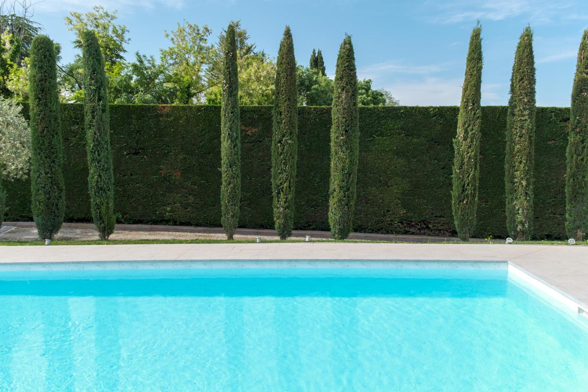 Villa Carini With 3000 Mq Garden & Heated Pool Castelnuovo del Garda Bagian luar foto