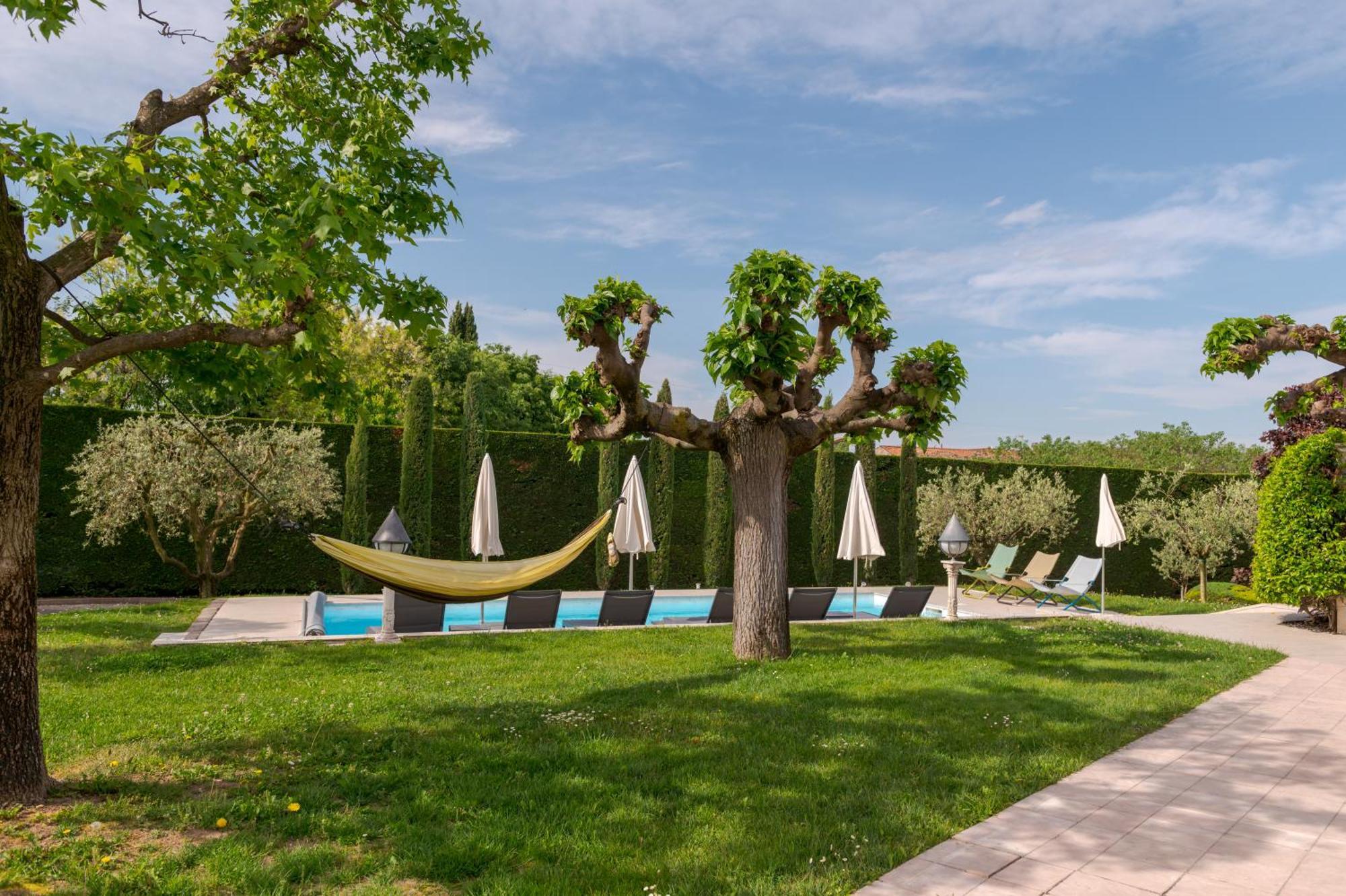 Villa Carini With 3000 Mq Garden & Heated Pool Castelnuovo del Garda Bagian luar foto