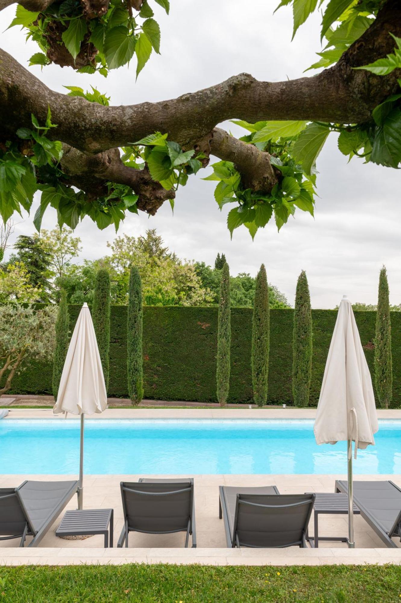 Villa Carini With 3000 Mq Garden & Heated Pool Castelnuovo del Garda Bagian luar foto