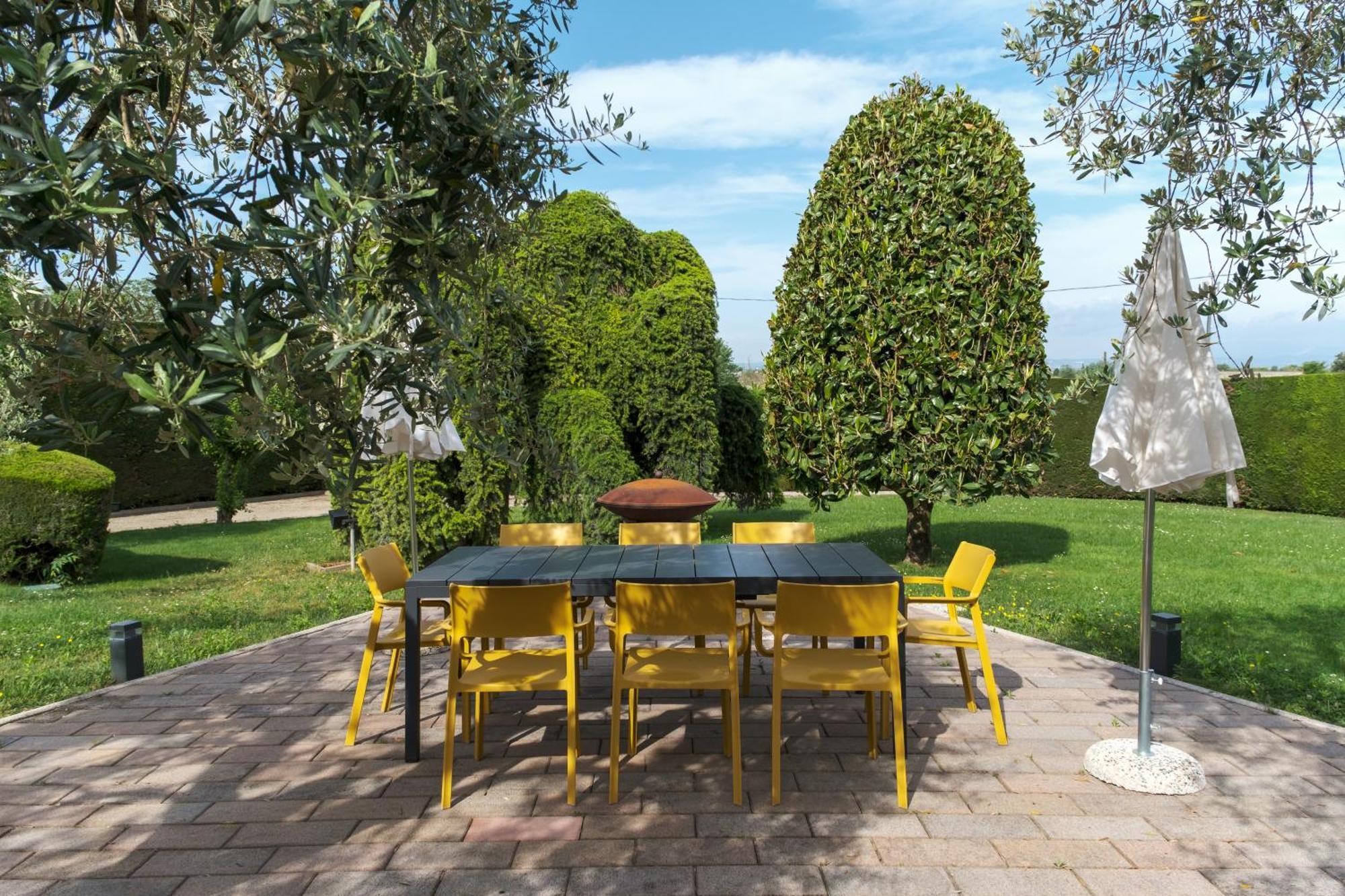 Villa Carini With 3000 Mq Garden & Heated Pool Castelnuovo del Garda Bagian luar foto