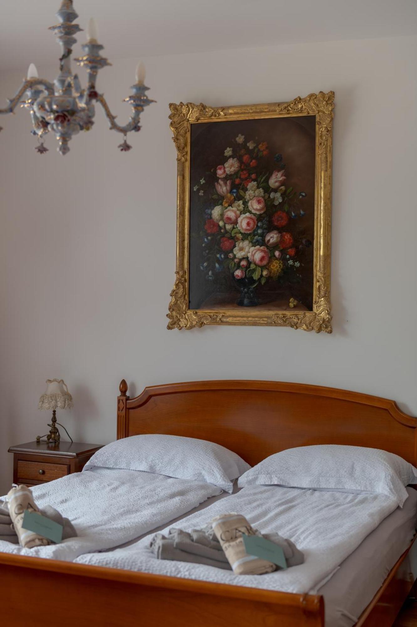 Villa Carini With 3000 Mq Garden & Heated Pool Castelnuovo del Garda Bagian luar foto
