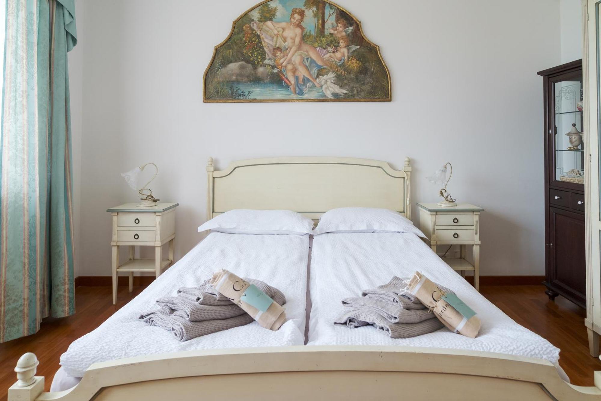 Villa Carini With 3000 Mq Garden & Heated Pool Castelnuovo del Garda Bagian luar foto
